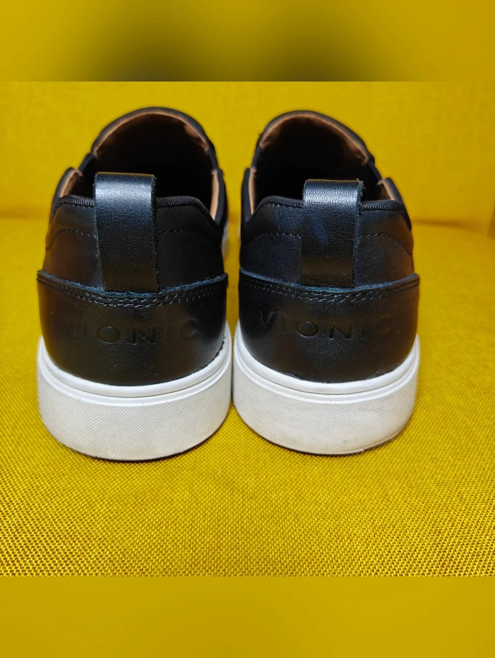 Vionic Kimmie Sneaker Black Leather Slip On Loafer Black Comfy Women's Size 9